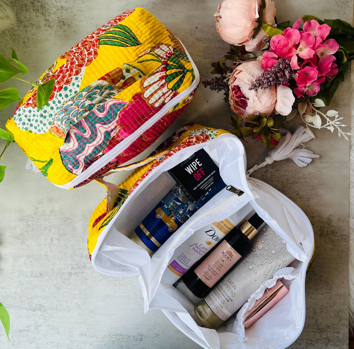 Quilted Toiletry Bag Vanity Pouch Large Make Up Organizer Travel Zipper Pouch Block Printed  Floral Cosmetic Organizer for Women Gift Ideas