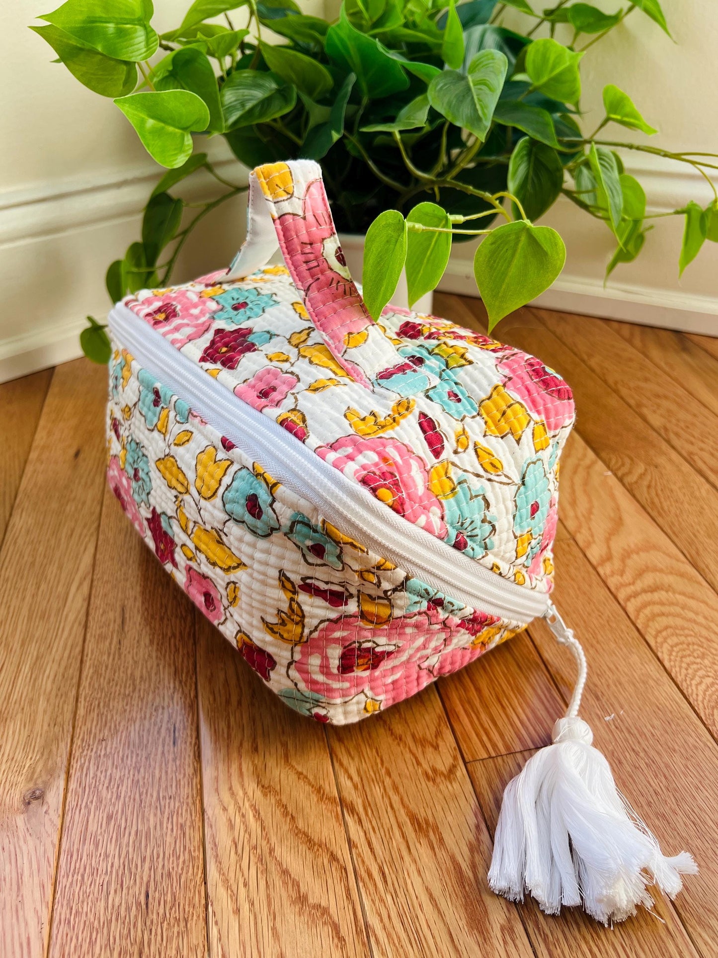 Big Quilted Toiletry Bag Vanity Pouch Large Make Up Organizer Travel Utility Pouch Block Printed Floral Cosmetic Organizer for Women Gift