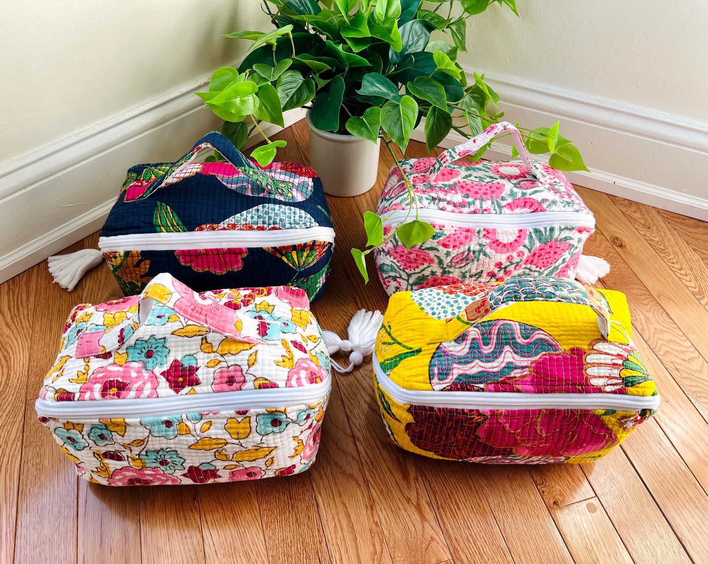 Big Quilted Toiletry Bag Vanity Pouch Large Make Up Organizer Travel Utility Pouch Block Printed Floral Cosmetic Organizer for Women Gift