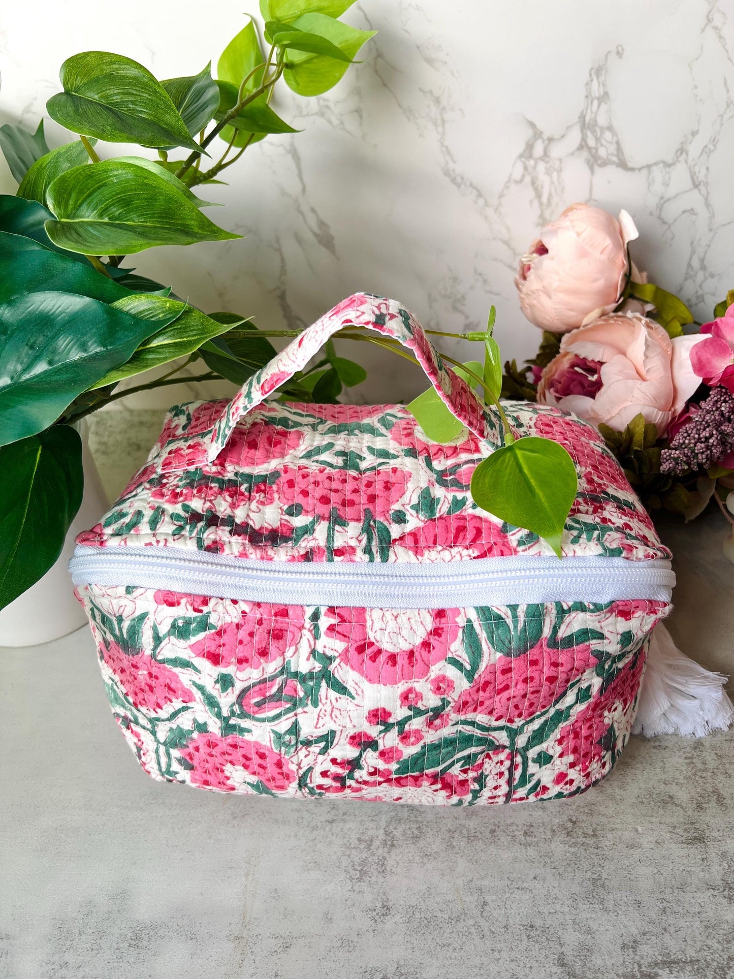 Quilted Toiletry Bag Vanity Pouch Large Make Up Organizer Travel Zipper Pouch Block Printed  Floral Cosmetic Organizer for Women Gift Ideas